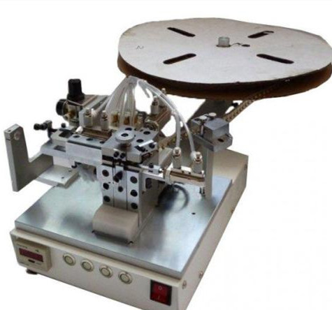 端子機(jī)廠家的壓著機(jī)在穿線時(shí)怎么操作的？